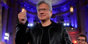 Nvidia overtreft omzetverwachtingen en stimuleert investeringen in AI en VS-beurs.