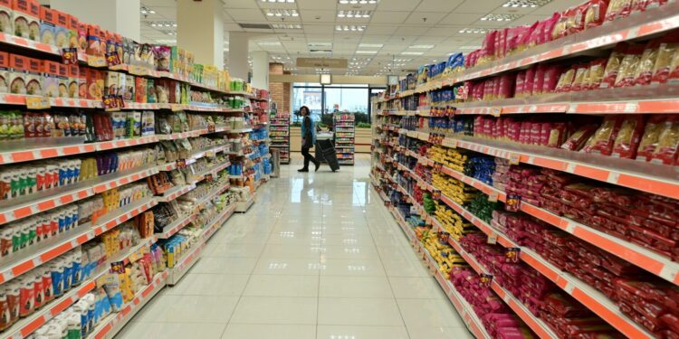 Inflatie supermarkten en schoolprijzen stabiel op 1,59% in augustus