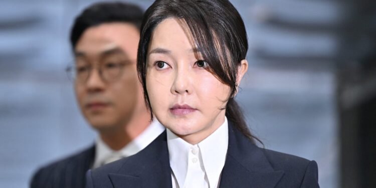 Voormalige Zuid-Koreaanse first lady gearresteerd wegens beschuldiging van “Maria Antoinette van Seoul”