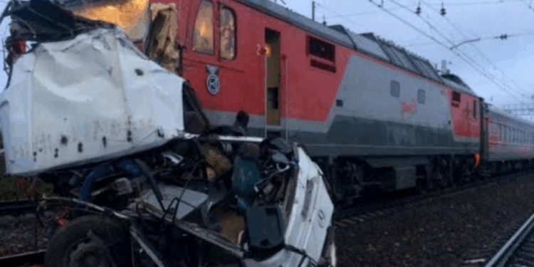 Dodelijk treinongeluk in Rusland: 1 dode en 11 gewonden, foto’s.
