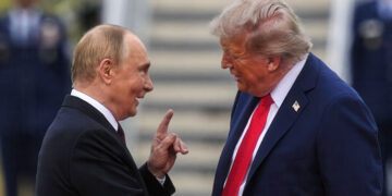 De invloed van Poetin op Trump: 3 onthullende momenten