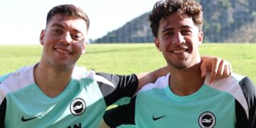 Debuut van Kostoula en Jim in Brighton U21 kampioenschap