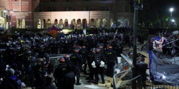 Eis van $1 miljard van Universiteit Californië voor Trump