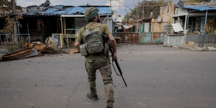 Vrouw gedood en twee gewond bij Russische aanval op schiereiland Oekraïne