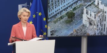 Ursula von der Leyen spreekt met Zelenski en Trump over Russische aanval op Kiev