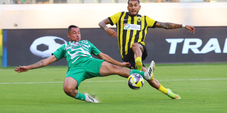 Spannende wedstrijd tussen Aris en AEK eindigt in 2-2 gelijkspel