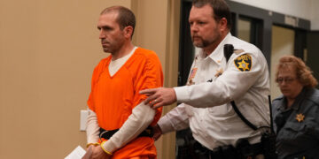 Misdadige man verlaat familie voor vrouw in Georgië