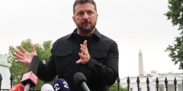 Zelenski: Wachten tot 1 september op tafelzitten Poetin?