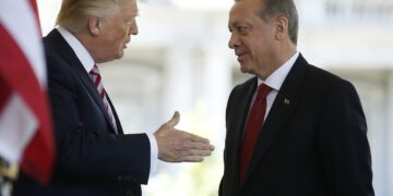 Erdogan sluit $50 miljard overeenkomst met VS in Witte Huis.