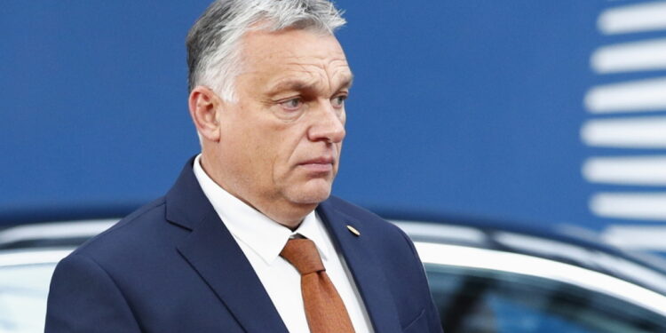 Orban noemt antifa “terrorist” in navolging van Trump