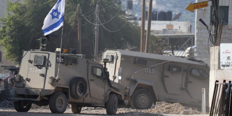 Hamas begraaft twee gijzelaars in Gaza, dood aangetroffen.