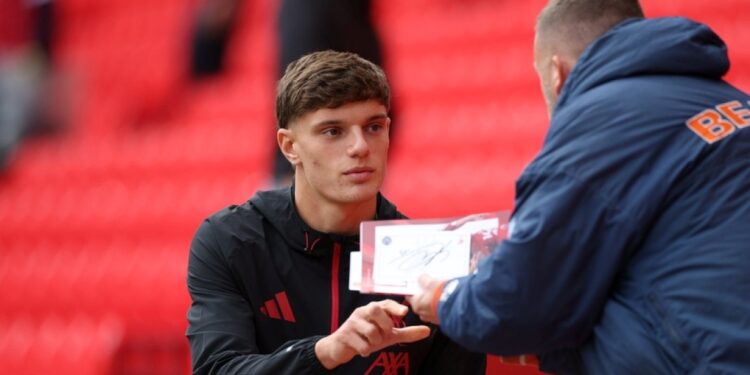 Eén jaar afwezigheid: Giovanni Leonie buiten de velden van Liverpool