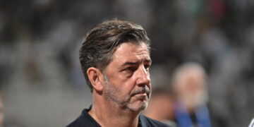 Roué Vitória vertrekt zonder afscheid van spelers en personeel