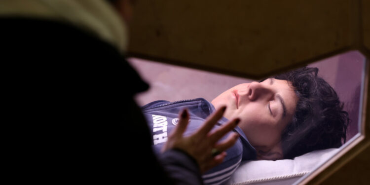 Heiliging van 15-jarige influencer van God trekt duizenden gelovigen naar Vaticaan