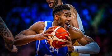 De enge Giannis en zijn angstaanjagende auto