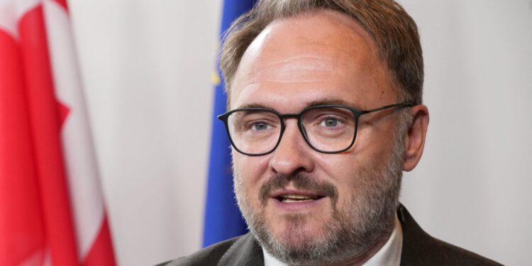 EU wil invoer Russisch gas en olie stoppen voor 2028.