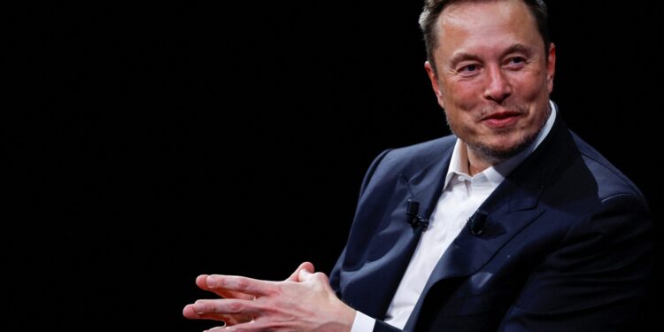 Elon Musk roept op tot ontbinding van parlement en val regering in Londen