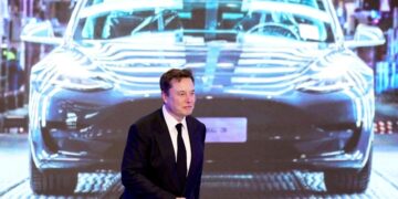 Tesla’s opwaartse serie: Elon Musk zet 40 miljard opzij