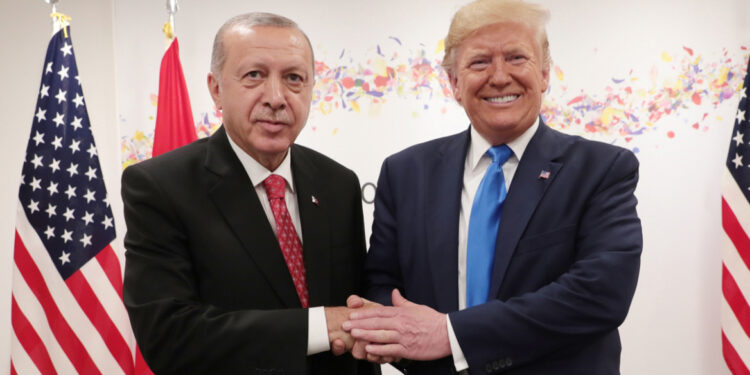 Turkije kondigt tarieven aan op Amerikaanse producten voor Trump-Dogan ontmoeting in Witte Huis