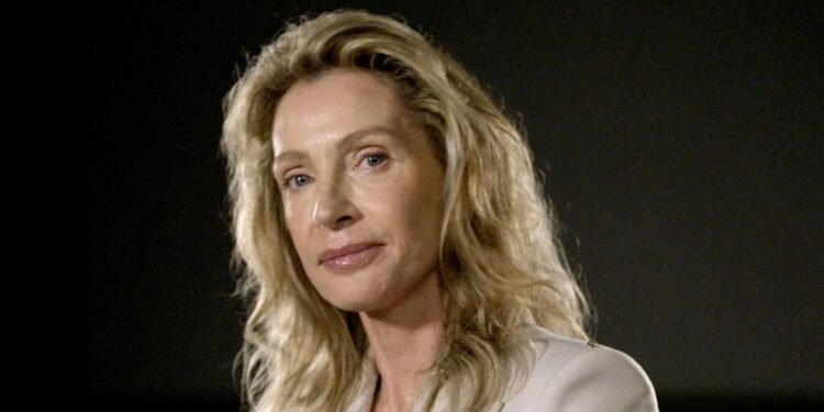 Astrid Holleeder onthult gezicht na jaren van anonimiteit: ‘Ik neem mijn identiteit terug’