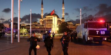 48 verdachten van corruptie, inclusief oppositieburgemeester, in Turkije.