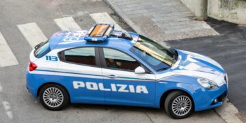 Man doodt vrouw met steen en verdwijnt in Italië