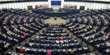 Europees Parlement reageert luid op ontkenning minuut stilte voor Charlie Hebdo.