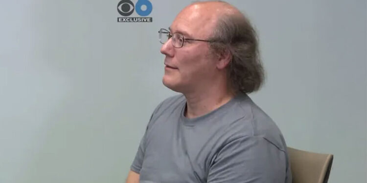 Amerikaanse moordenaar begraaft ouders in achtertuin: schokkend tv-interview