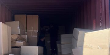 Smokkel: Aanval op 17 containers met kleding en schoenen van Aade