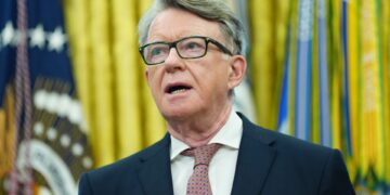 Britse ambassadeur in VS geschorst vanwege banden met Jeffrey Epstein.