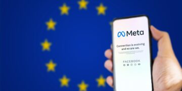 Commissie waarschuwt techgiganten voor integratie AI in diensten