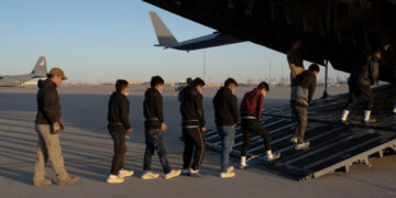 VS deporteert 100 Iraniërs na akkoord met Teheran