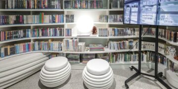 Warschau’s ondergrondse bibliotheek: boeken van scherm naar metro.