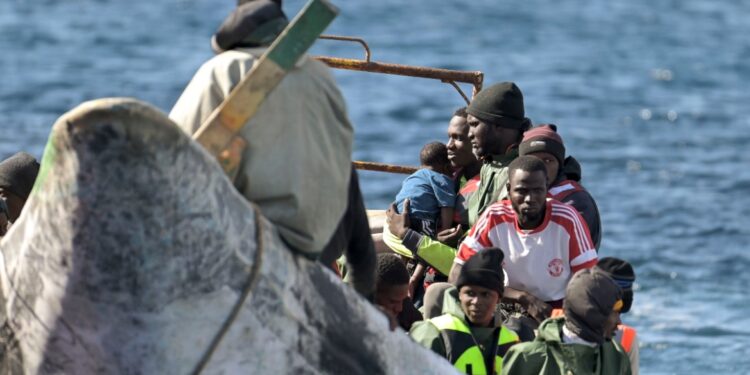 Slechts 13 overleven na bootongeluk voor kust van Tobruk