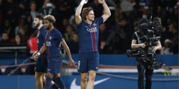 Paris Saint-Germain blijft bovenaan met 2-0 overwinning op Oserre