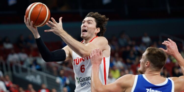 Belangrijke wedstrijden bij Eurobasket 2025: Turkije tegen Servië in de schijnwerpers