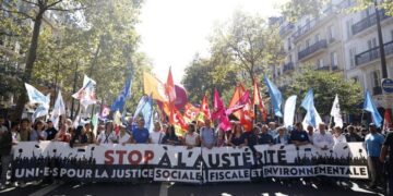 Massaprotesten in Frankrijk tegen bezuinigingsmaatregelen in Nadi, Ren en Lyon