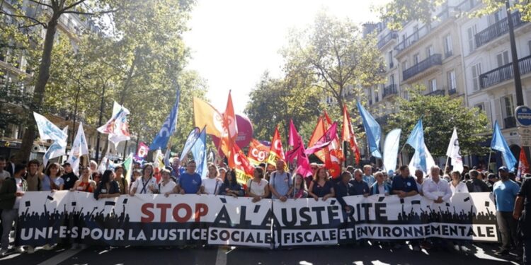 Massaprotesten in Frankrijk tegen bezuinigingsmaatregelen in Nadi, Ren en Lyon
