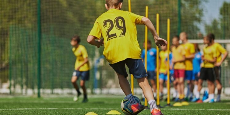 Vader raakt gewond na aanval van zoon tijdens voetbalwedstrijd in Italië