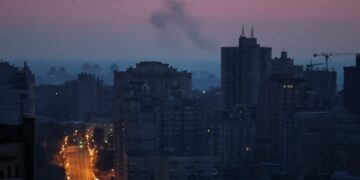 Russische inval in Kyiv eist 1 dode en 8 gewonden