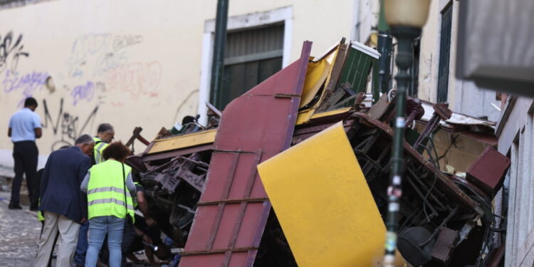 Vertraagd op het werk: vriendin gedood door kabelbaan in Lissabon