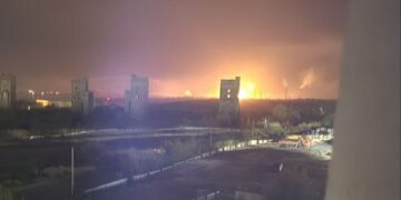 Oekraïense drones raken Russische raffinaderijen en oliehandelstation