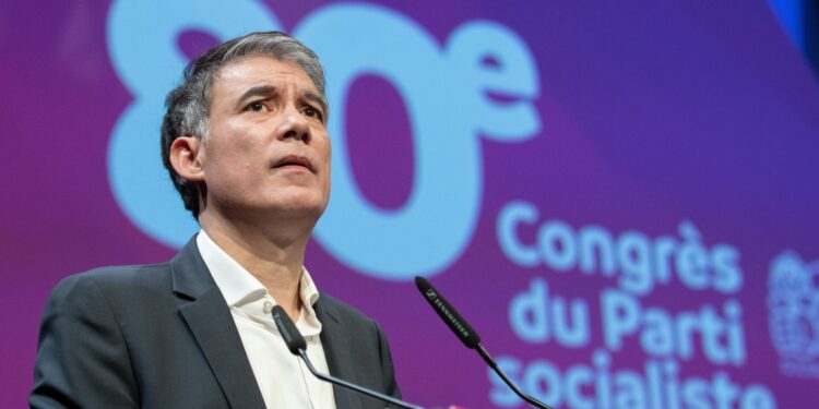 Macron riskeert sociale woede en institutionele impasse in Frankrijk