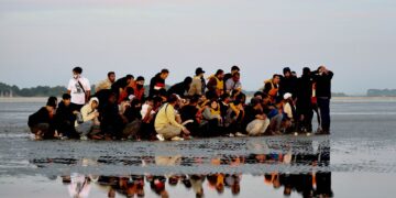 Nummer 10 verdedigt aanpak migranten na blokkade verwijdering door rechtbank