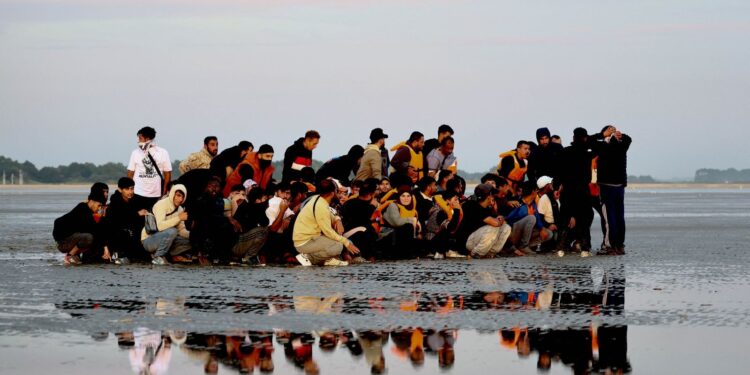 Nummer 10 verdedigt aanpak migranten na blokkade verwijdering door rechtbank