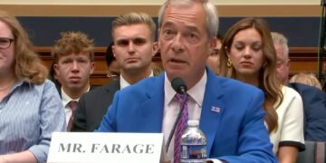 Nigel Farage kiest zijn momenten goed, maar Groot-Brittannië is geen Noord-Korea.