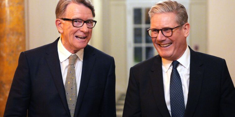 Waarom duurde het zo lang voordat Keir Starmer Peter Mandelson ontsloeg?