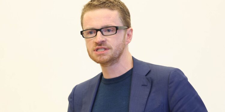 Toezichthouder onderzoekt geen donaties aan groep geleid door Starmer’s topadviseur.