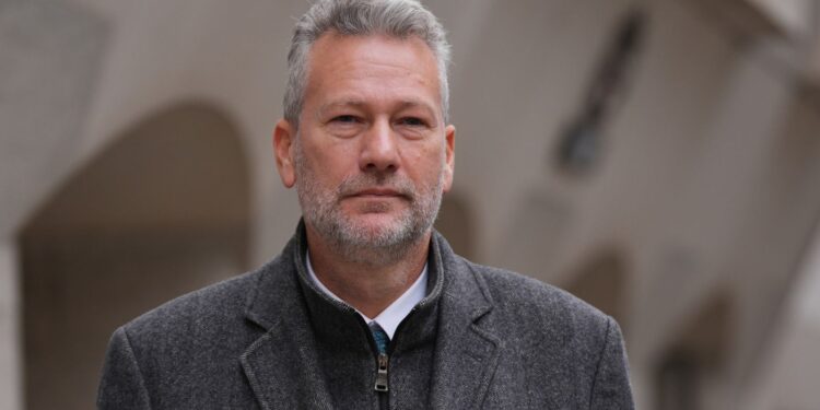 Voormalig leider van Welsh Reform UK bekent omkoping voor pro-Russische uitspraken.