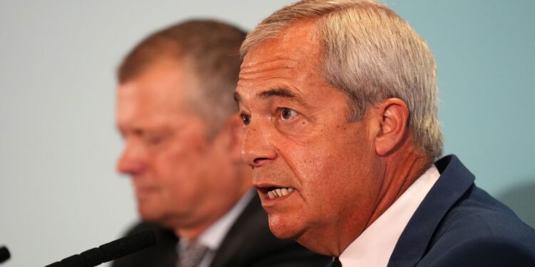 Farage zoekt dure belastingadvies in Clacton huisconflict.